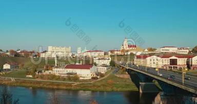 格罗德诺，白俄罗斯。 格罗德诺地区戏剧剧院和发现圣十字天主教堂和伯纳德修道院